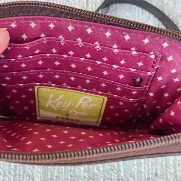 Fossil KeyPer. Geometric Coated Canvas Wristlet With Brown Leather Trim 6 x 4 - Picture 4 of 4